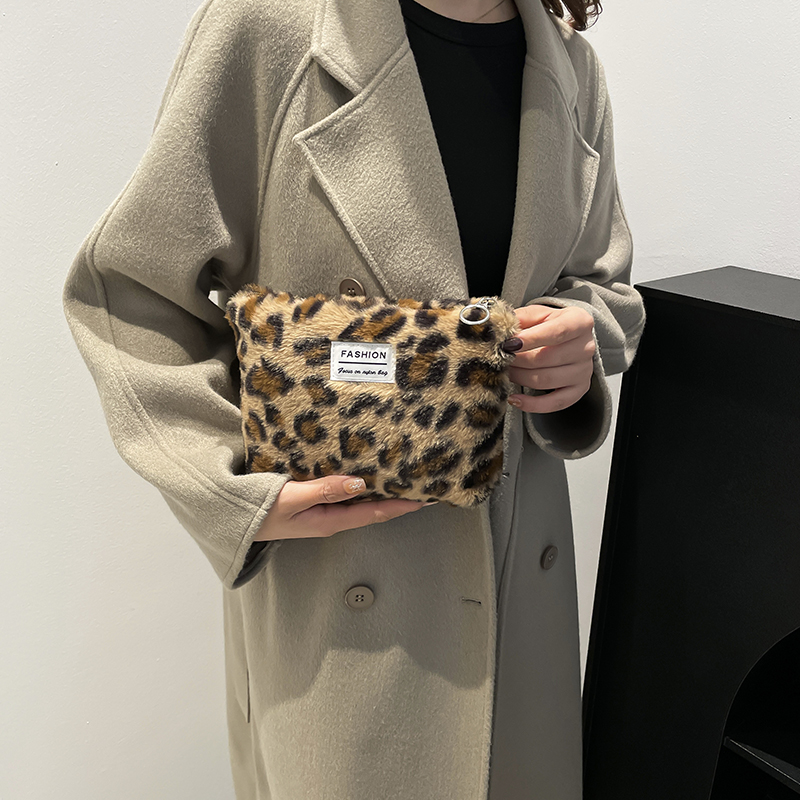 Borsa per il trucco in peluche - Beauty Makeup Women recensione e prezzo